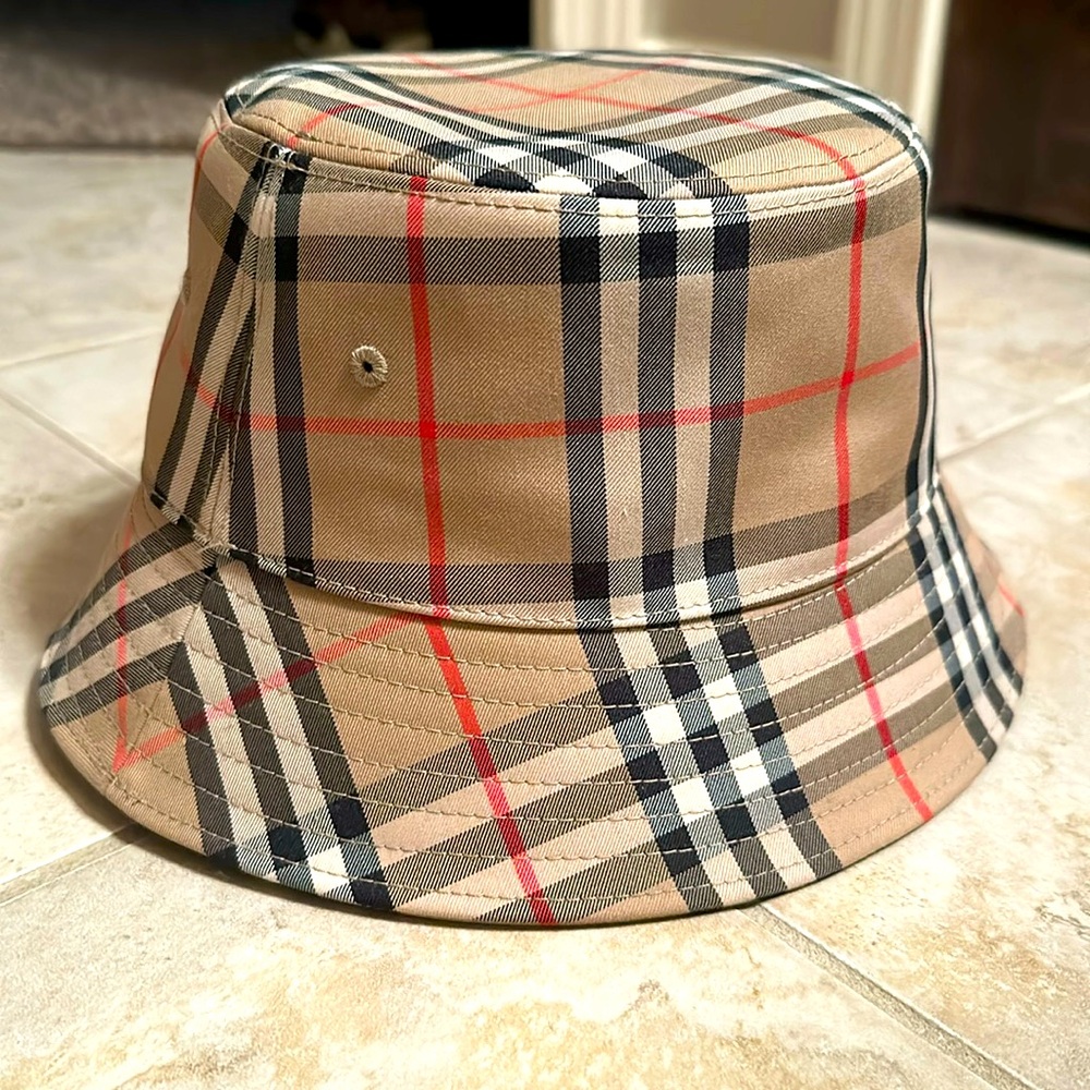 Burberry bucket hat, one size, vintage check